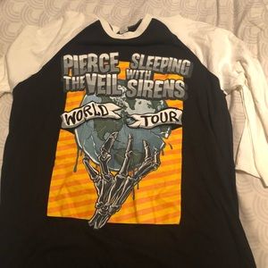 Pierce the veil sleeping with siren world tour top